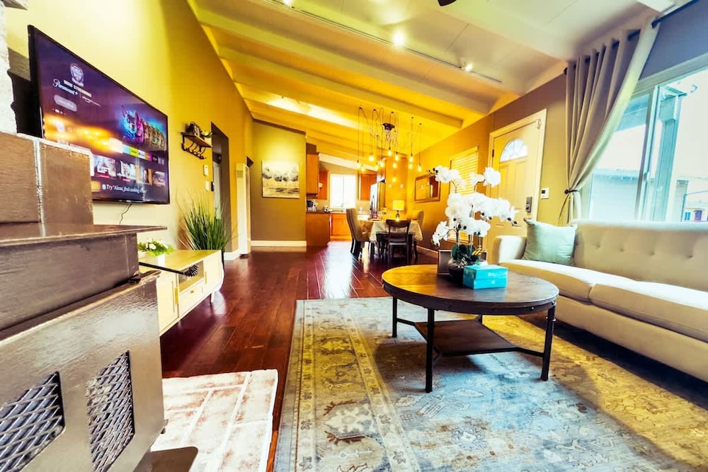 3B Achome Parking Wifi Fully Fenced Yard Jacuzzi