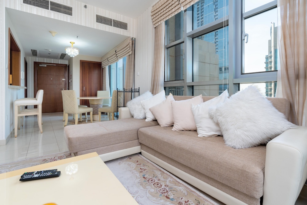 Lux BnB Stand Point -Burj Views