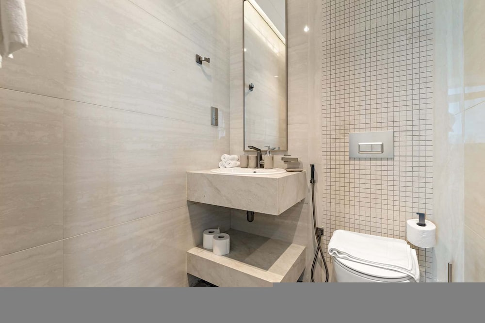 Amazing 2BR in Business Bay With Full Burj View
