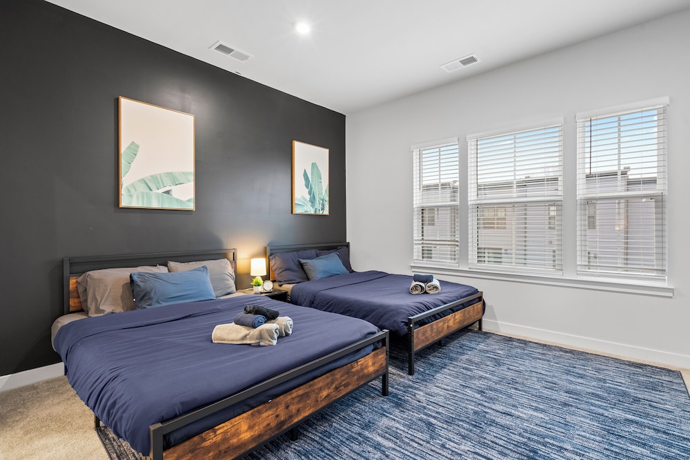 Luxe King 3BR Townhouse Uptown Charlotte