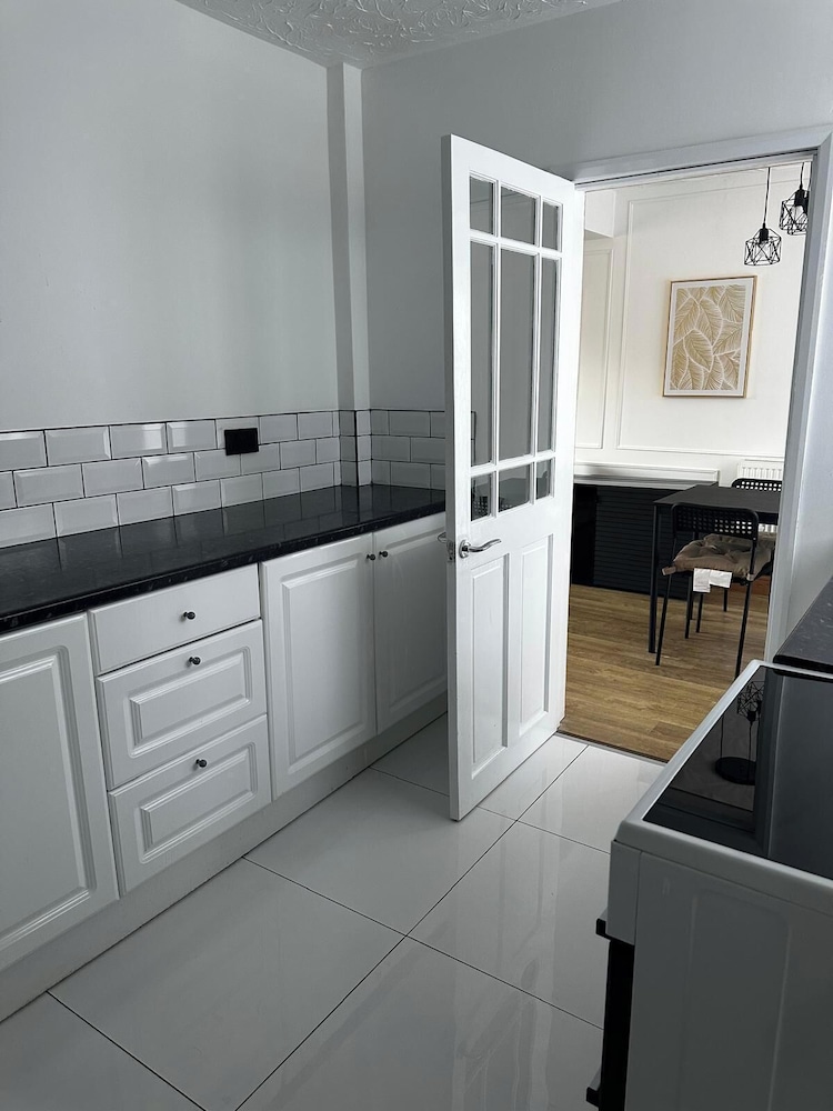 Hartlepool - House - Sleeps 5 - Parking