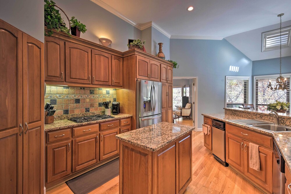 Beautiful Bent Tree Apt w/ Community Perks!