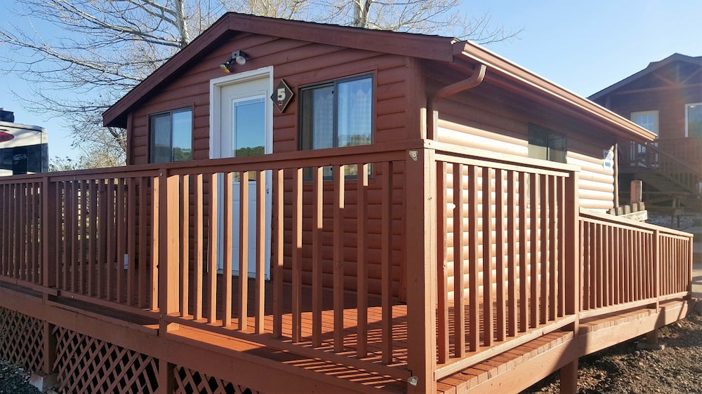 No Name City Luxury Cabins & RV