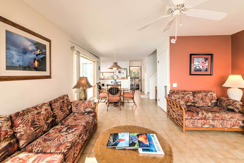 Oceanfront Kailua-kona Townhome w/ Pool & Views!