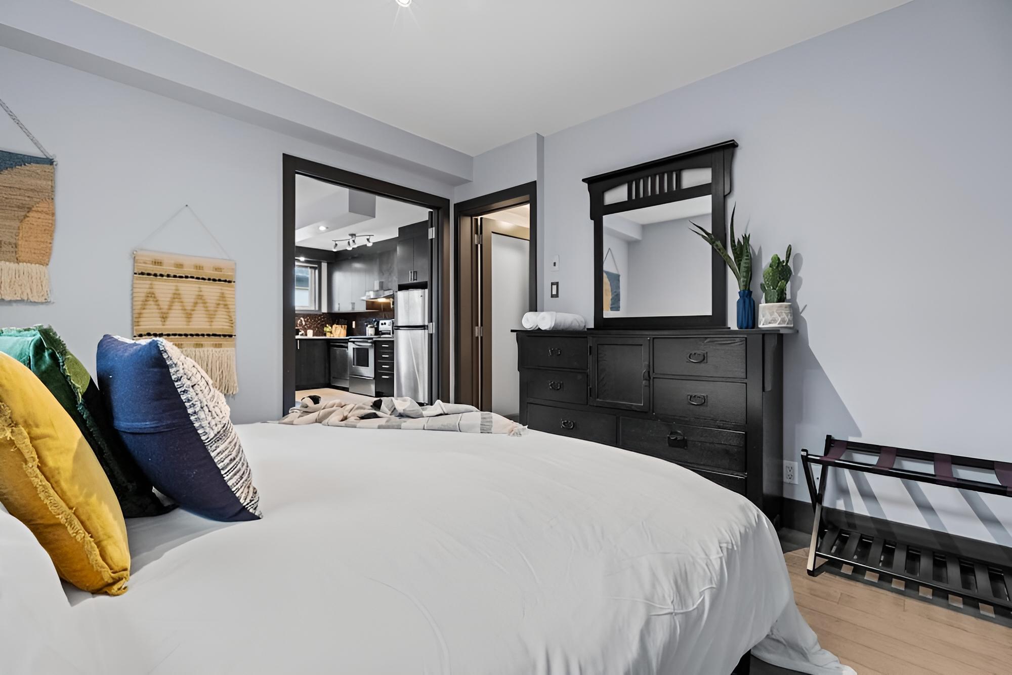 Zen Den l No Service Fees l King Bed l DT Sunalta - Image 4