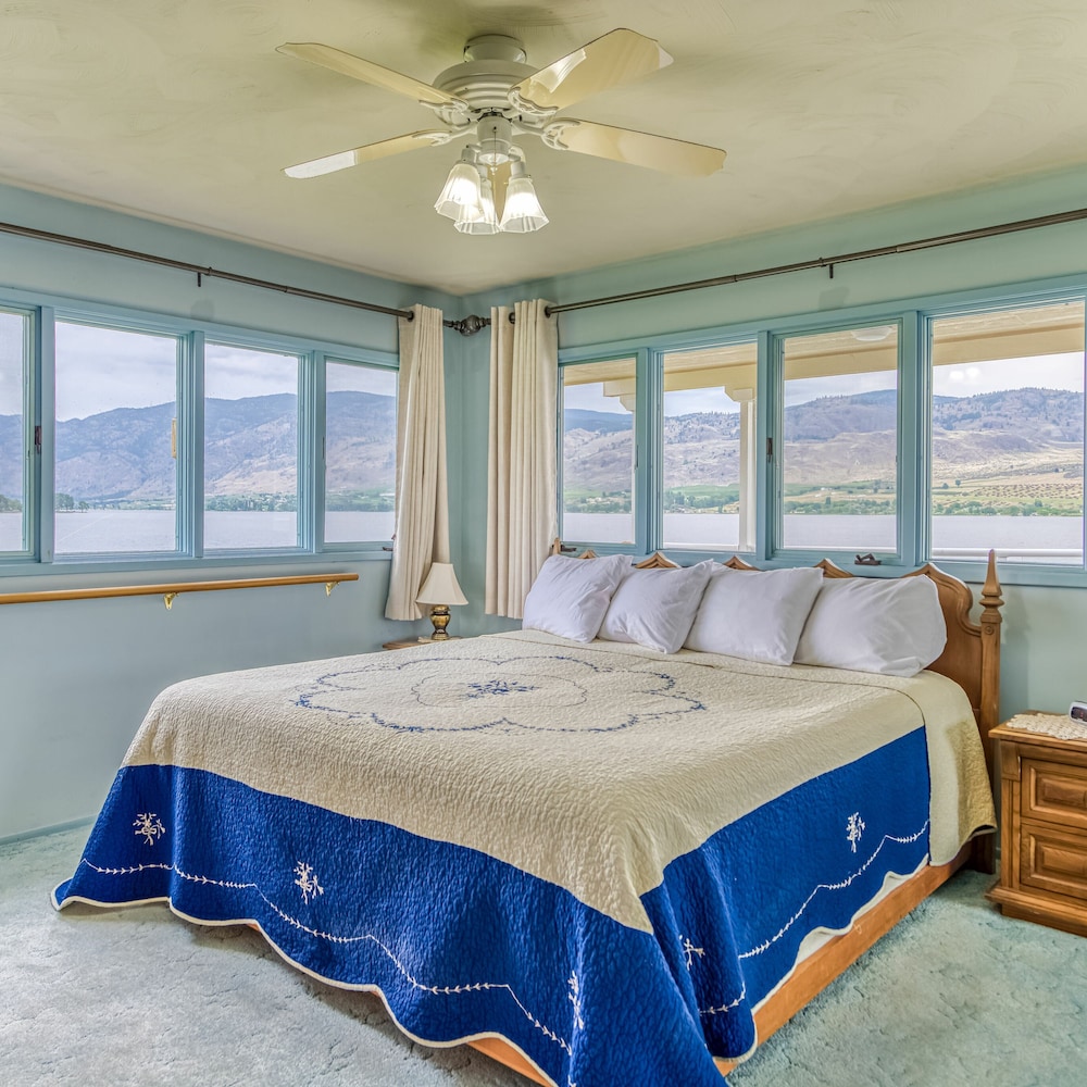 Linger Longer Lakeside Cottage