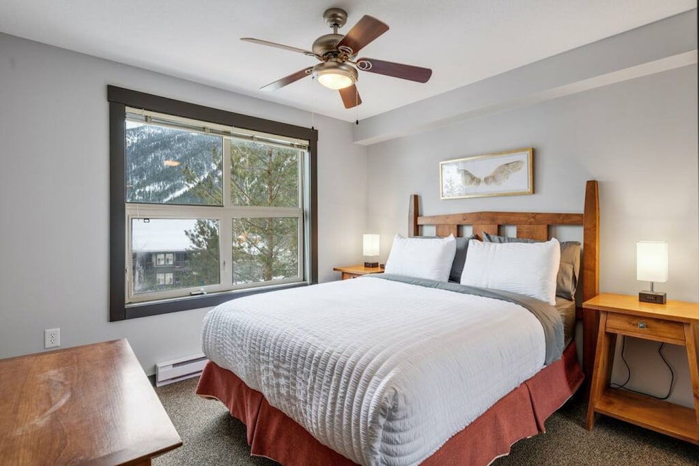 SPACIOUS 2-Br 2-Ba | Ski In/Out | Pool & Hot Tubs | in Heart of PANORAMA RESORT - Image 2