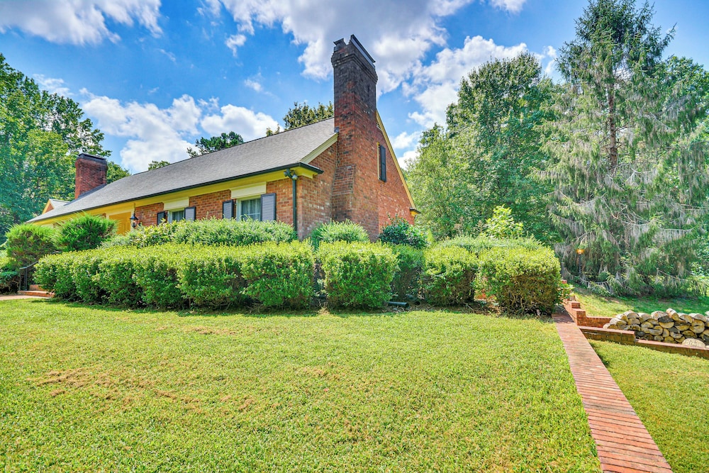 2 Mi to Main St Thomasville: Family Home w/ Games