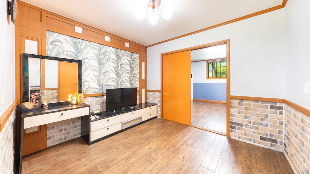 Ganghwado Byeolbatjigi Pension