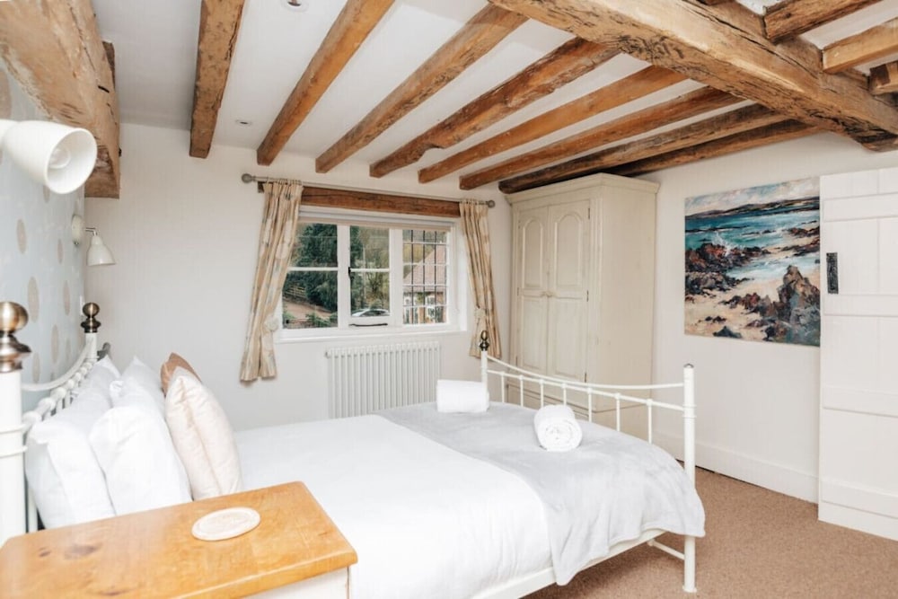 Antelope Cottage - Rural Pet Friendly Cottage
