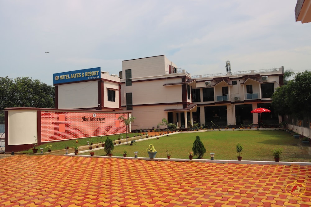 Hotel Aayes & Resort