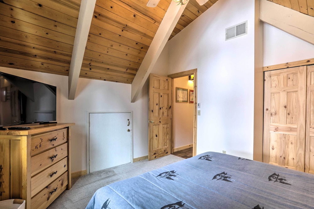 Lake Tahoe Vacations - Incline Village Cabin 3 Mi to Lake Tahoe! - Property Image 7