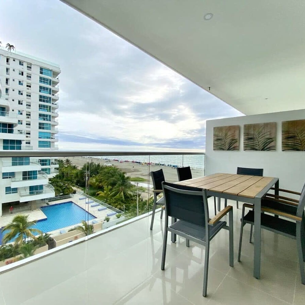 w Stunning 2BR w Pool n AC in Sunny Cartagena
