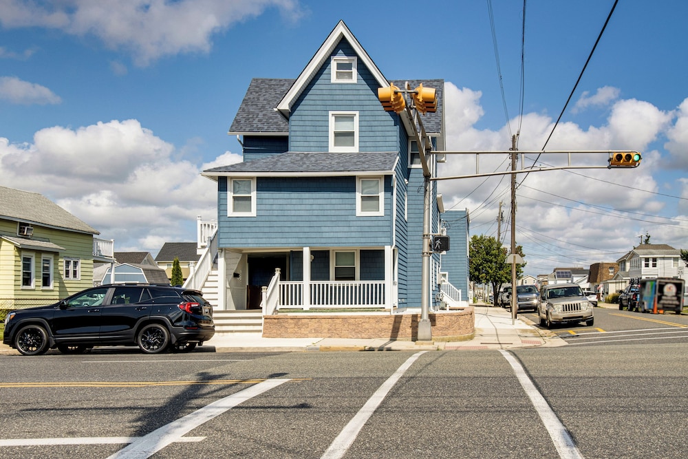 5 Blocks to Wildwood Beach: Family Getaway!