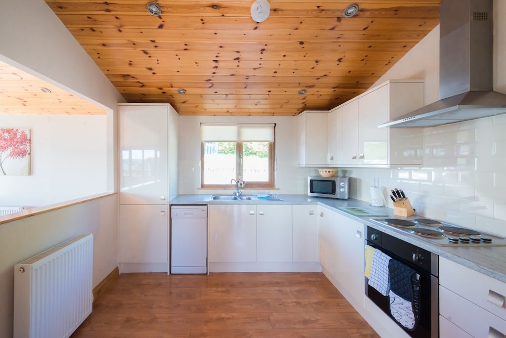 Kingfisher Lodge With Hot Tub Near Cupar, Fife view 5