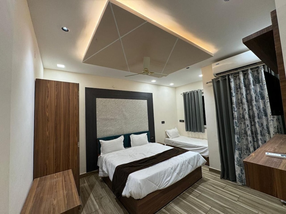Goyal Hoteliers - Vrindavan