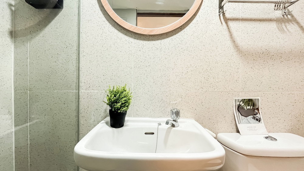 Cozy Stay Studio Apartment At M-Town Residence