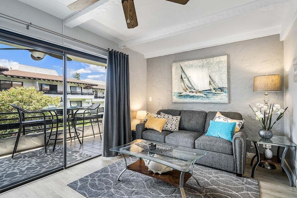 Great Location - Modern Island Condo - Vrkcv