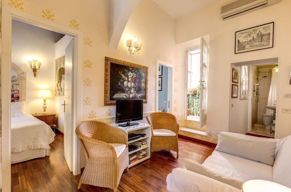 Colosseum 2BR Elegance and Charm