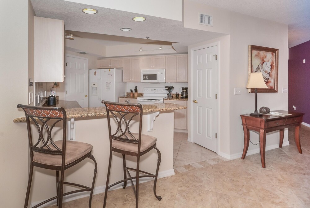 Beautiful 3 2 Interior Unit With Gorgeous Pond Views Ow15-306 view 4