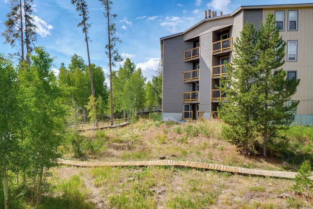 Close to Rocky Mtn Slopes! Cozy Silverthorne Condo