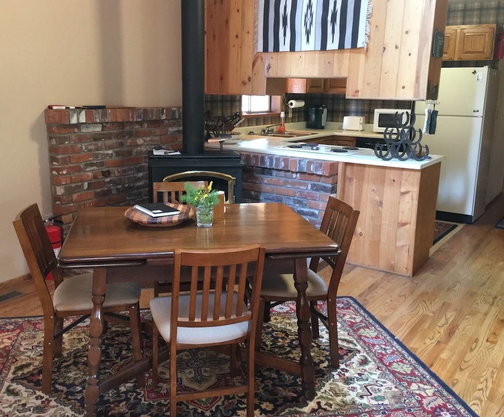 Ashland Vacations - Whispering Pines Cabin Retreat - Property Image 21