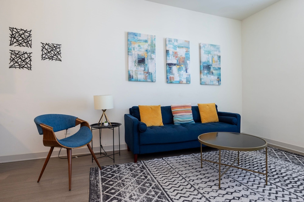 Stunning Nulu 1BR Cozysuites 06 view 5