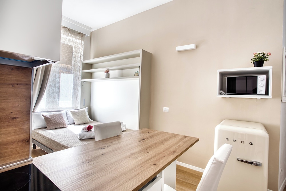 Old Milan Navigli Family Apartments
