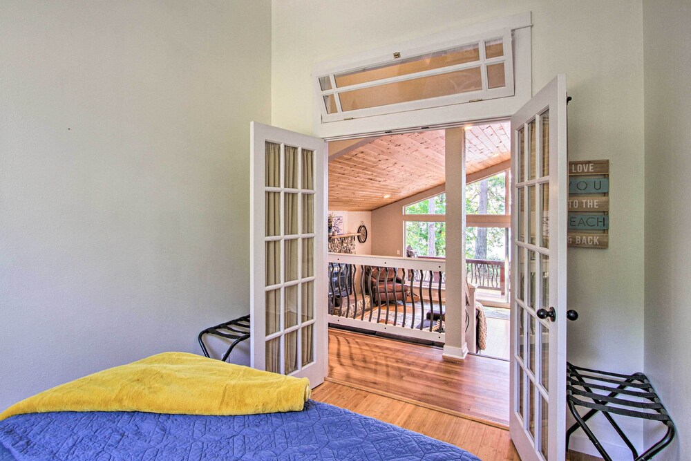 Game Room & Private Beach: Anderson Island Gem view 5