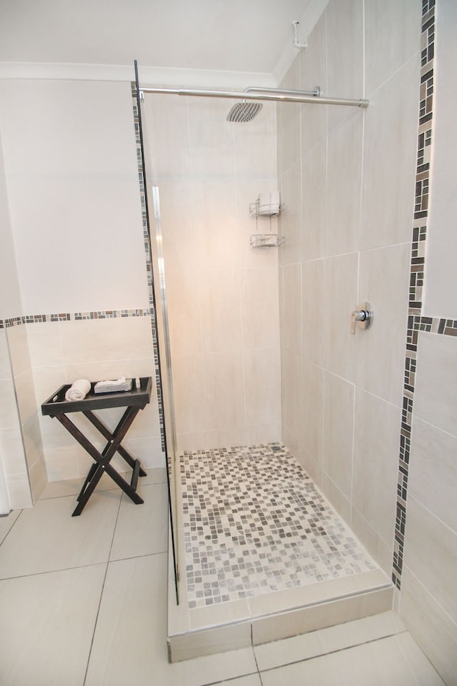 Four Oaks Guesthouse