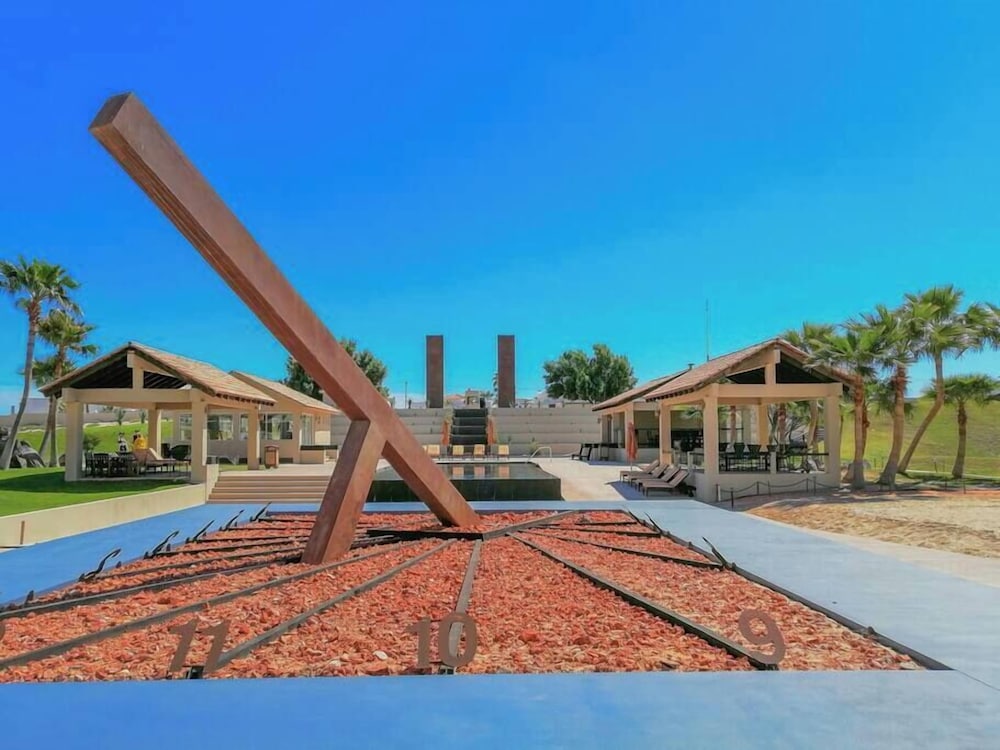 Modern Ocean View Condo With Pools Gym