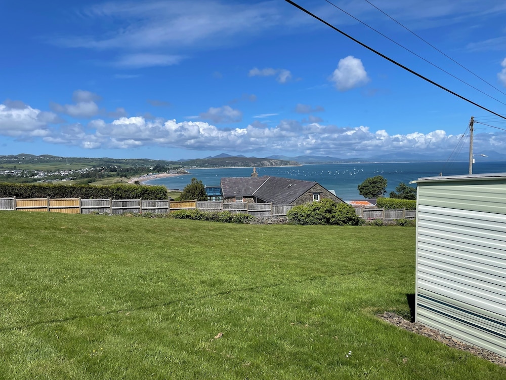 Caravan at Cartref