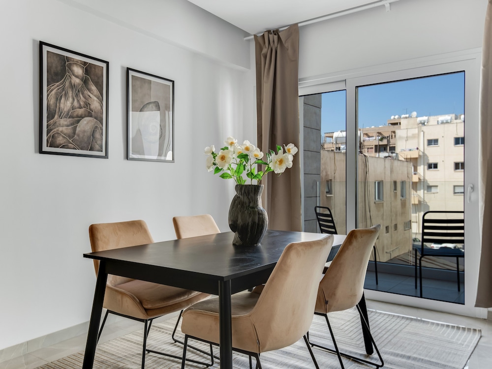 Sanders Crystal - Cute  1-bdr Apt w Balcony