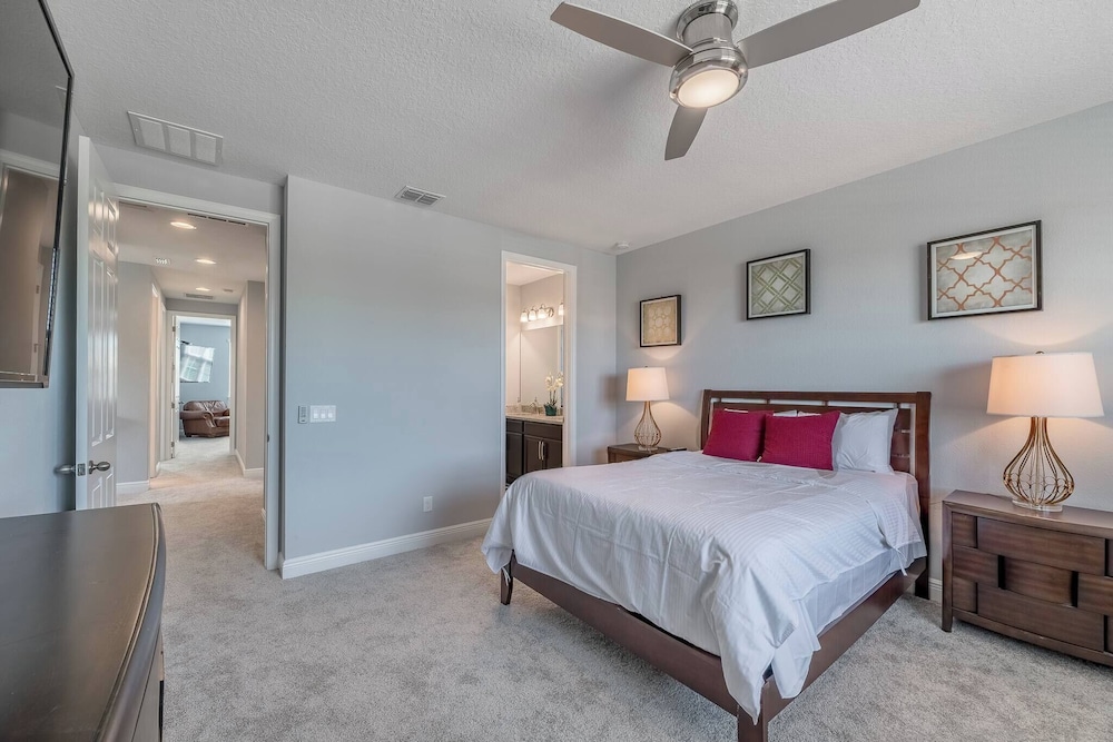 Home Near Disney Area-sleeps 14 Guest