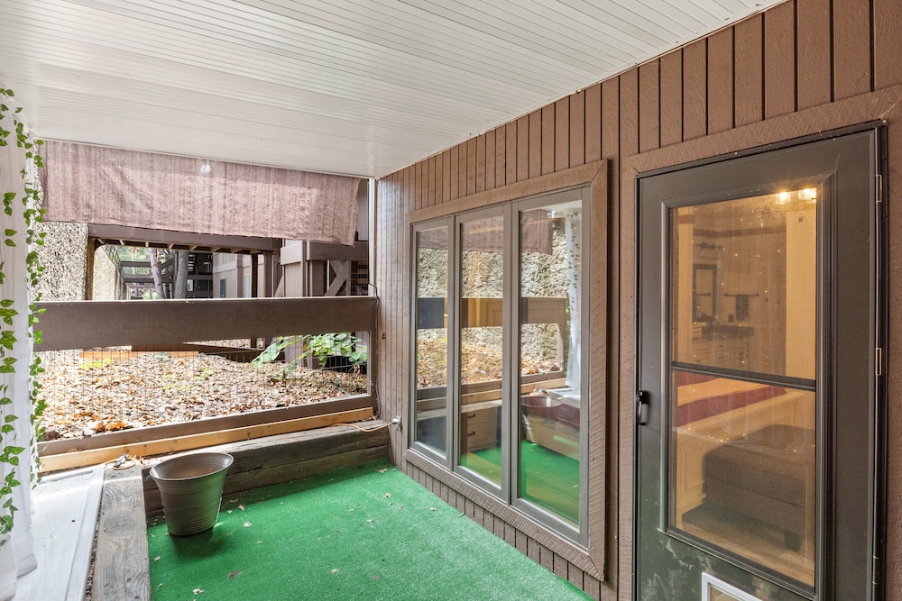 Stunning Lake Views, Pools, Wildlife, Pet-friendly