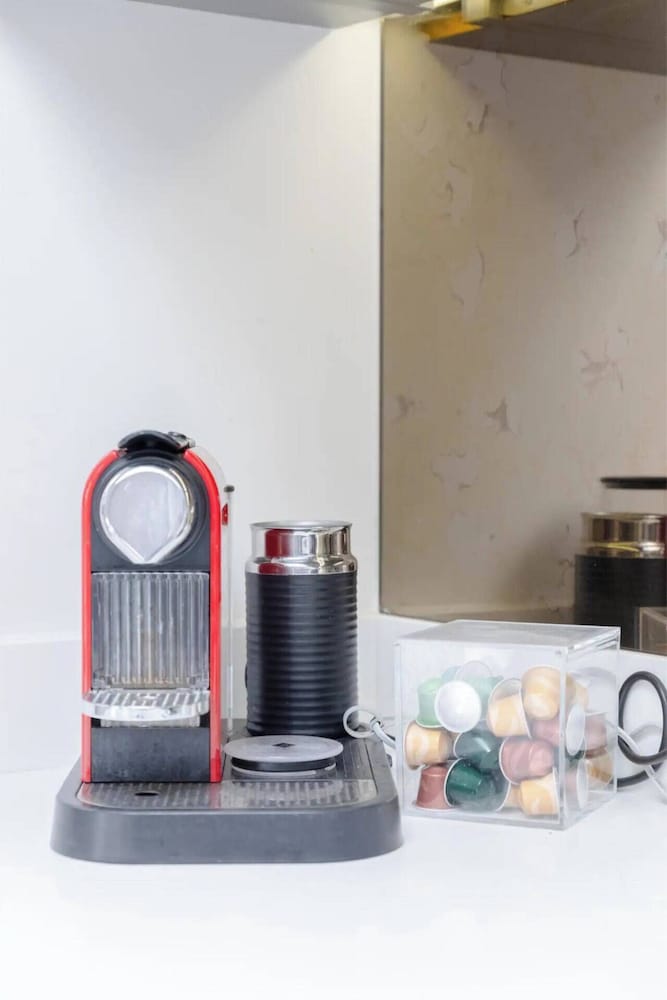 Sleek & Spacious 2BD Flat - Clapham