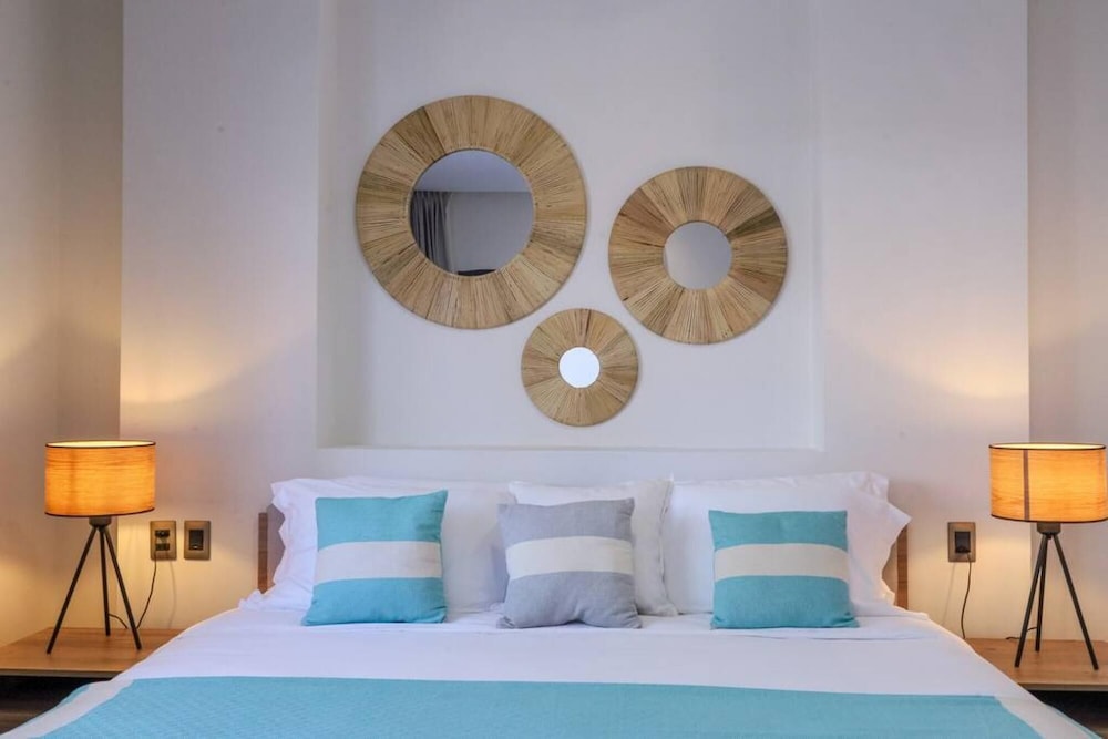 Modern and Spacious Condo Steps From the Beach view 3