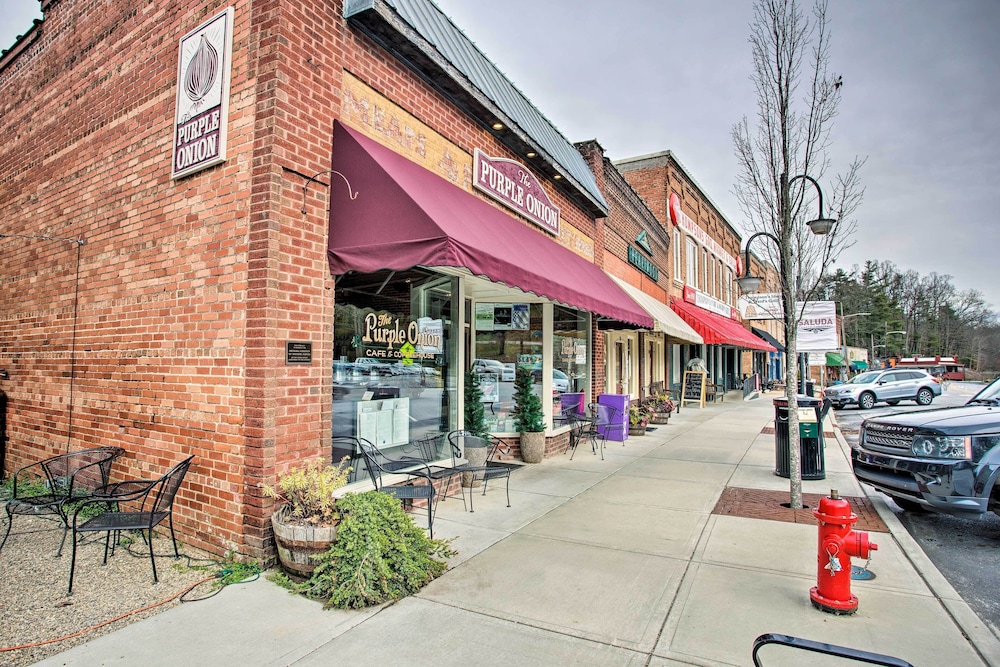 Walk to Dining: Saluda Main Street Retreat! view 4
