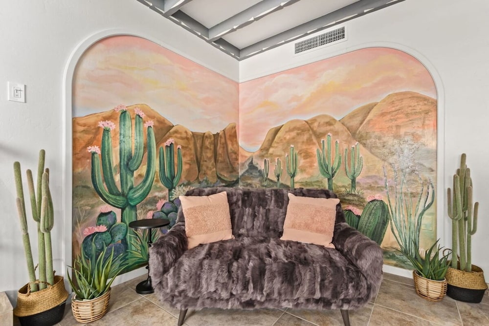 Historic Desert Rose Estate Pool Sauna Sleeps 12