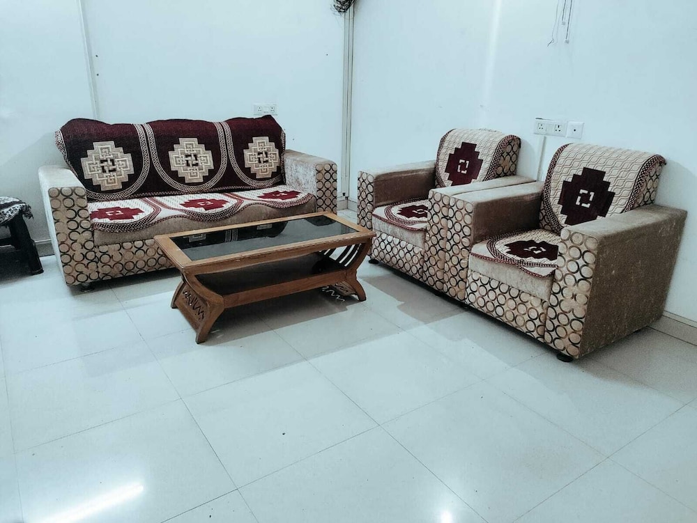 Spacious Peaceful Apartment for Two Families in Lucknow