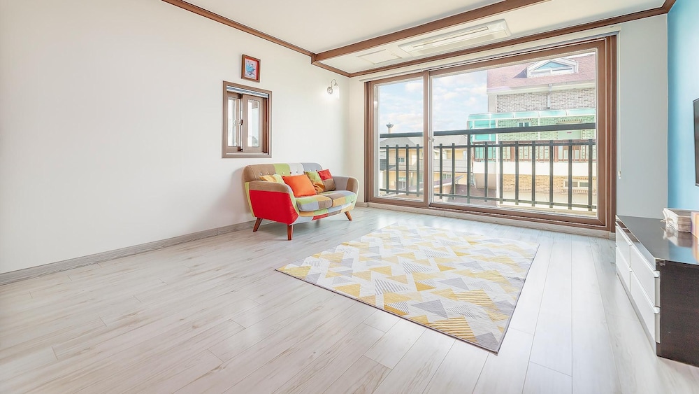Gangneung Haewadal Pension view 4