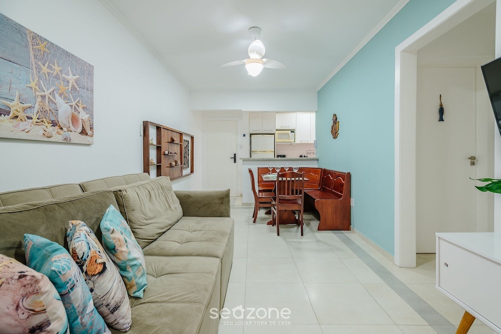 Apt in B.C Just Steps From the Beach Cec0501