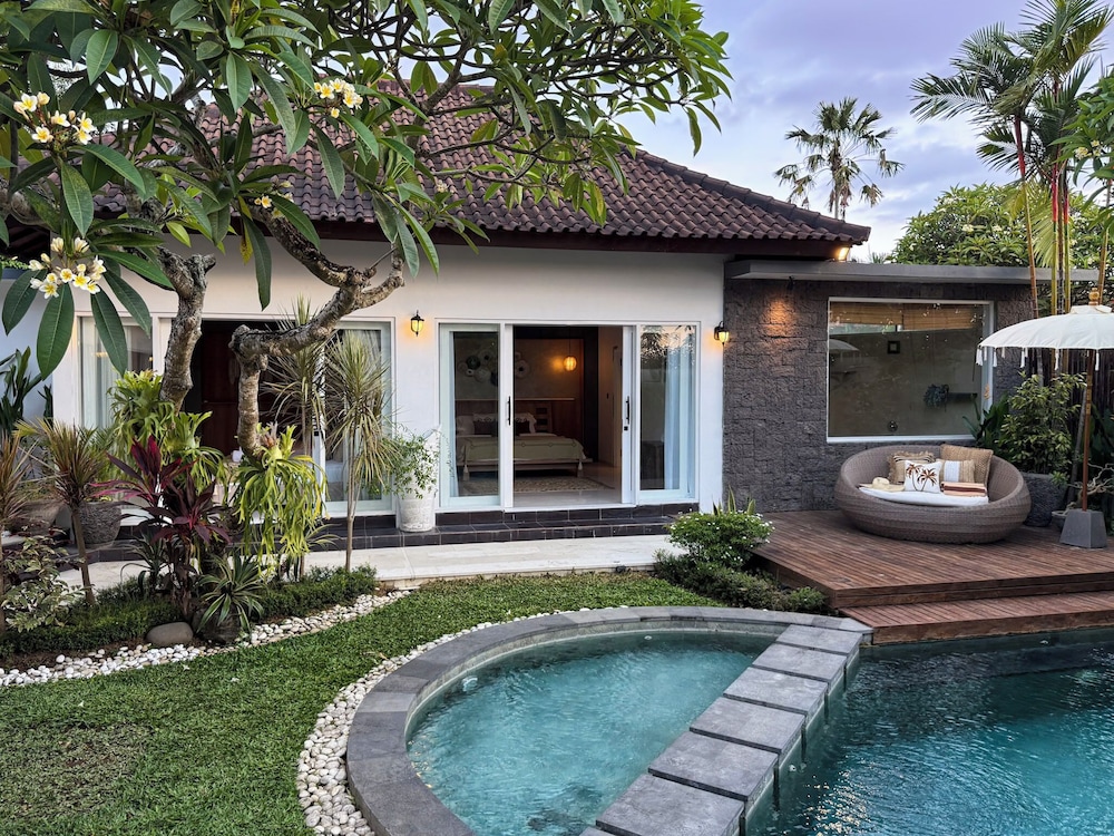 Villa St Calyx by DVH Luxe Retreats 3BR