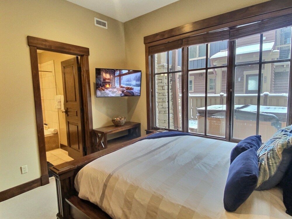 Ski Ya Soon At Silver Star! 2 Bedroom Condo
