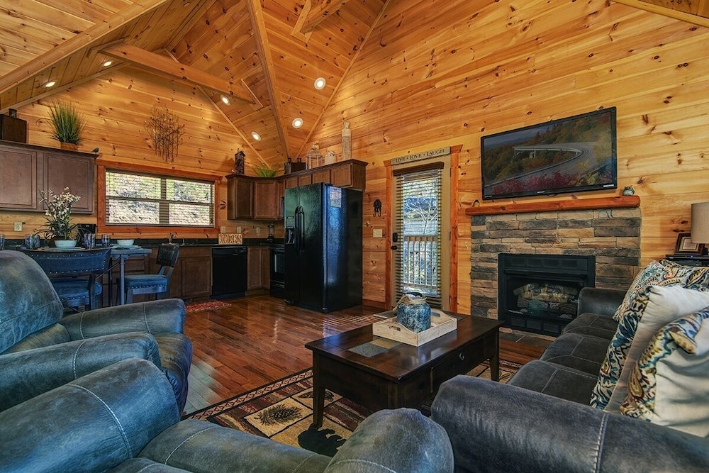 Mountain Romance - 1 Bedrooms, 1 Baths, Sleeps 4 Home by RedAwning
