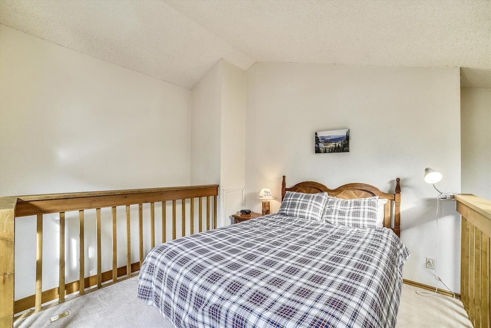 Mountainside 316g 2 Bedroom Condo by RedAwning