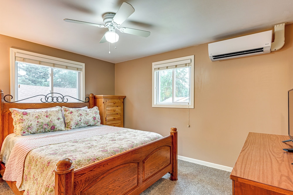 1 Mi to Dtwn: Suburban Home w/ Yard in Owosso