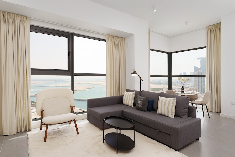 Modern Panoramic Sea View Apt on Al Reem Island