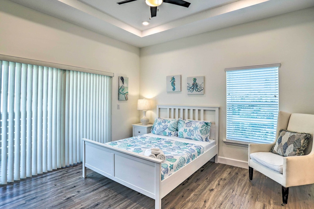 Family-friendly Tampa Home < 3 Mi to Ocean! view 5