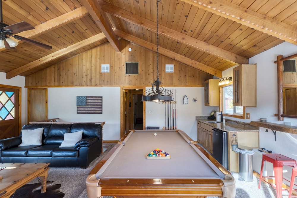 Lakeside in Bearadise by Avantstay Gorgeous Mountain Cabin in Boulder Bay